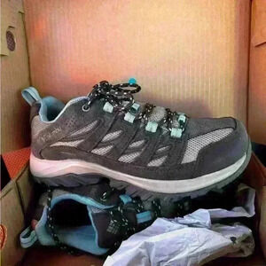NWT, Women’s Columbia Creatwood Women’s Hiking shoes. Waterproof in sz 8.5.
